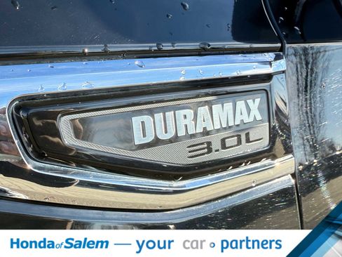 Used 2021 GMC Yukon SLT w/ SLT Premium Package image 10