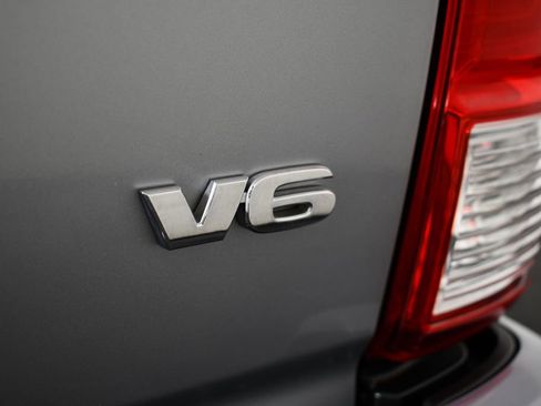 Used 2017 Toyota Tacoma SR image 14