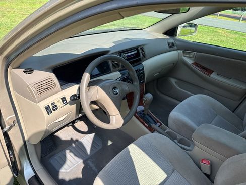 Used 2005 Toyota Corolla LE w/ Audio Value Pkg FWD image 40