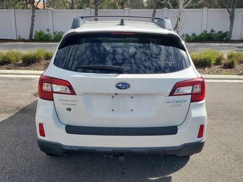 Used 2017 Subaru Outback 2.5i Premium image 7