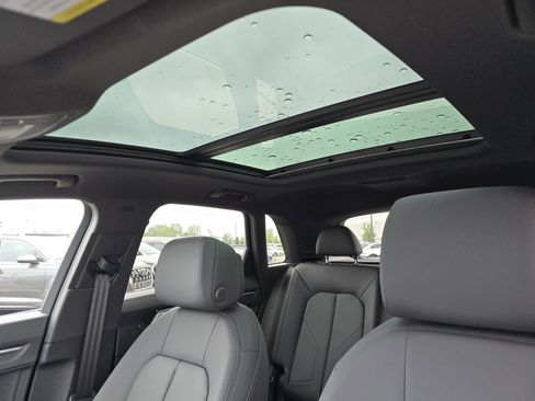 New 2025 Audi Q3 2.0T Premium image 9