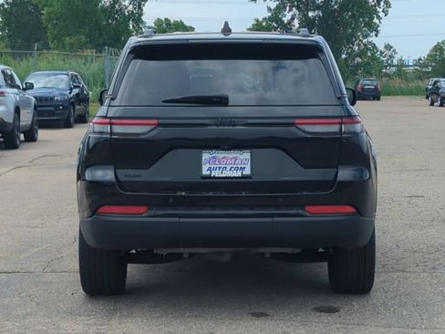 Used 2023 Jeep Grand Cherokee Altitude AWD/4WD image 4