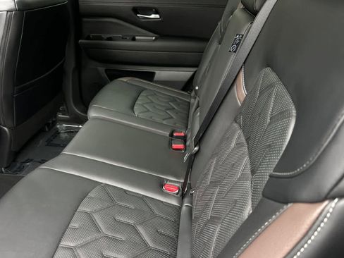 New 2026 Nissan Pathfinder Platinum FWD image 5