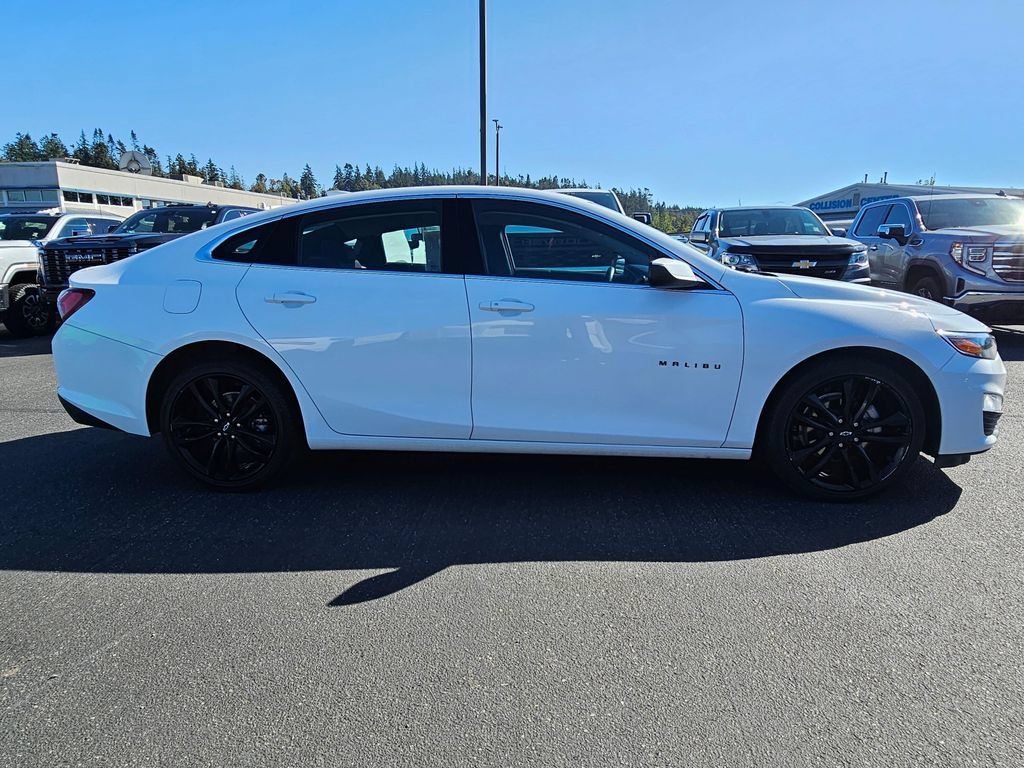 Used 2024 Chevrolet Malibu LT w/ Sport Edition FWD image 2