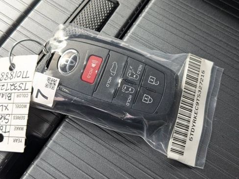 New 2026 Toyota Sienna XLE FWD image 31