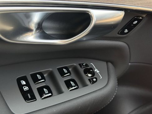 New 2025 Volvo XC90 B6 Plus image 17
