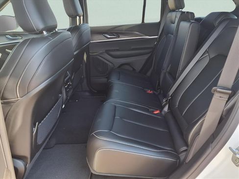 New 2025 Jeep Grand Cherokee Limited w/ Black Appearance Package image 7