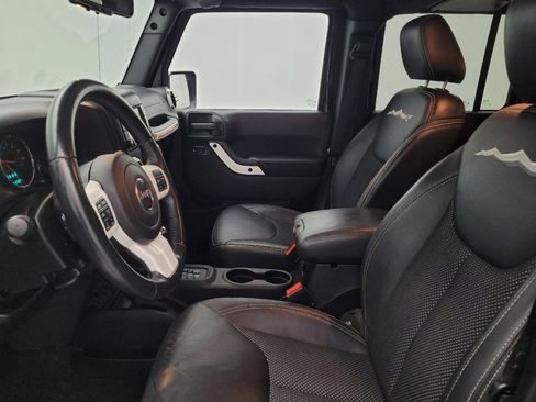 Used 2015 Jeep Wrangler Unlimited Sahara AWD/4WD image 17