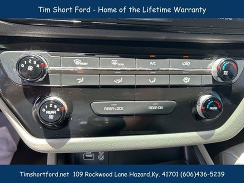 Used 2017 Kia Sedona LX image 12