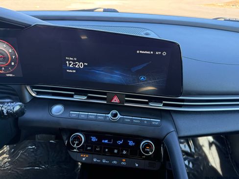 Used 2023 Hyundai Elantra Limited image 23