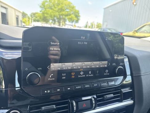 Used 2023 Nissan Pathfinder SL FWD image 21