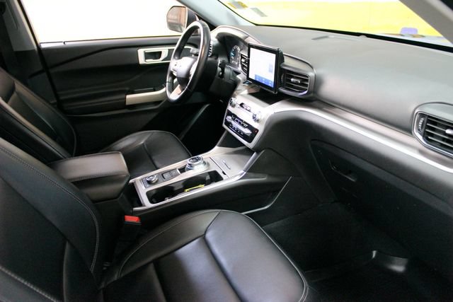Used 2022 Ford Explorer XLT w/ Equipment Group 202A AWD/4WD image 10