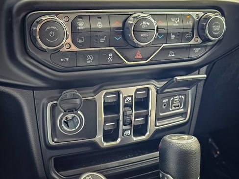 Used 2023 Jeep Wrangler Unlimited Sport AWD/4WD image 23