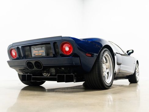Used 2005 Ford GT RWD image 10