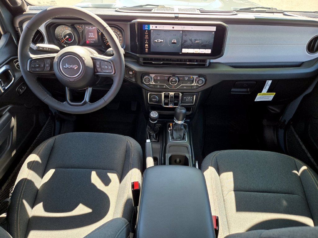 Used 2025 Jeep Gladiator Sport AWD/4WD image 15