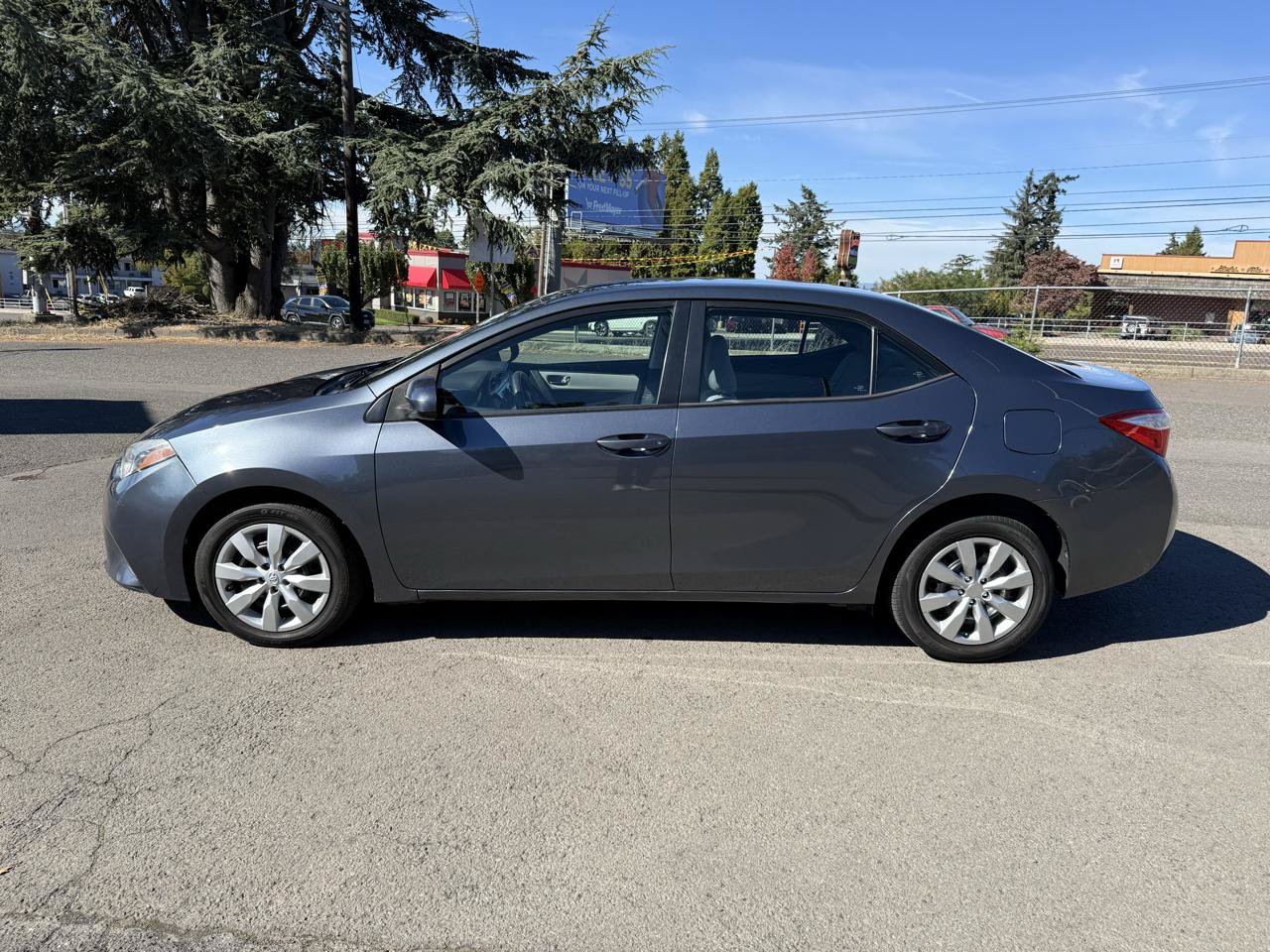 Used 2015 Toyota Corolla LE FWD image 10