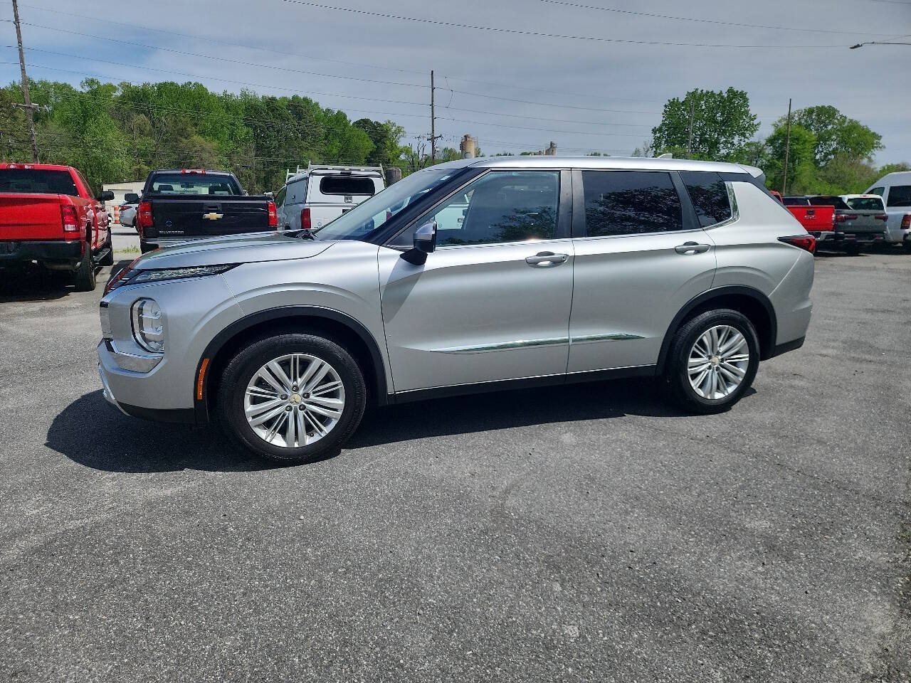 Used 2022 Mitsubishi Outlander ES FWD image 4