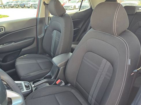 Used 2025 Hyundai Venue SEL FWD image 12