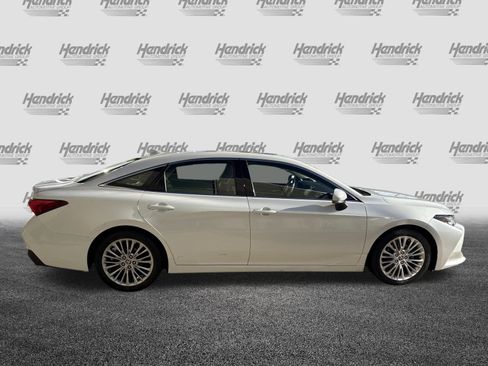 Used 2020 Toyota Avalon Limited image 11