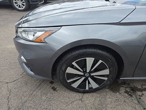 Used 2022 Nissan Altima 2.5 SV w/ SV Premium Package image 9