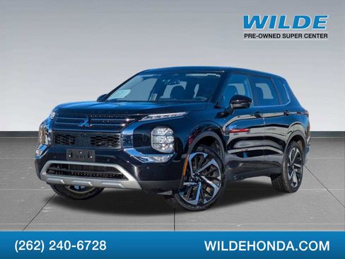 Used 2023 Mitsubishi Outlander SE image 1