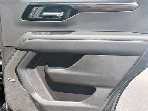 Used 2025 Chevrolet Tahoe Z71 w/ Comfort Package image 20