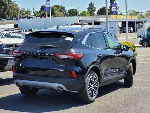 New 2025 Ford Escape SE image 4