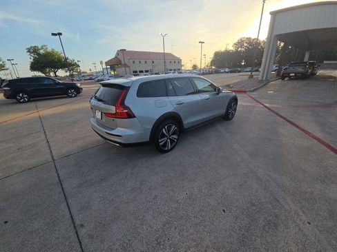 Used 2025 Volvo V60 B5 Cross Country Plus AWD/4WD image 7
