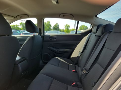 Used 2025 Nissan Altima 2.5 SV FWD image 11