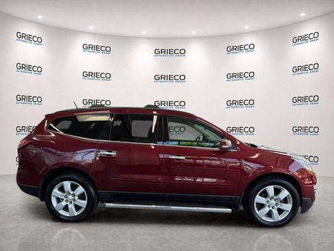 Used 2017 Chevrolet Traverse LT w/ Style and Technology Package FWD image 8