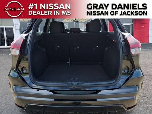 Certified 2025 Nissan Kicks Play S FWD image 9