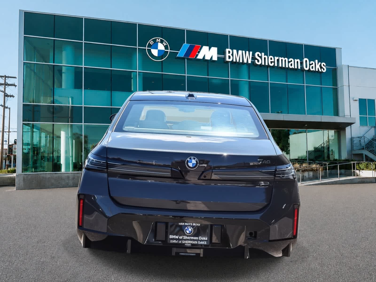 New 2027 BMW 740i w/ Executive Package RWD image 5
