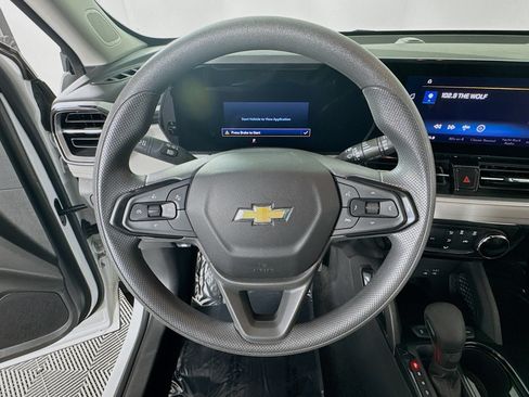 Used 2025 Chevrolet TrailBlazer LT w/ Driver Confidence Package AWD/4WD image 13