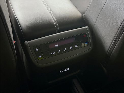 Used 2024 Nissan Pathfinder SV image 23