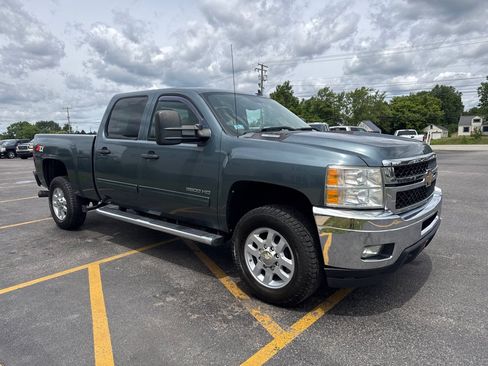 Used 2011 Chevrolet Silverado 3500 LT w/ Interior Plus Package AWD/4WD image 4