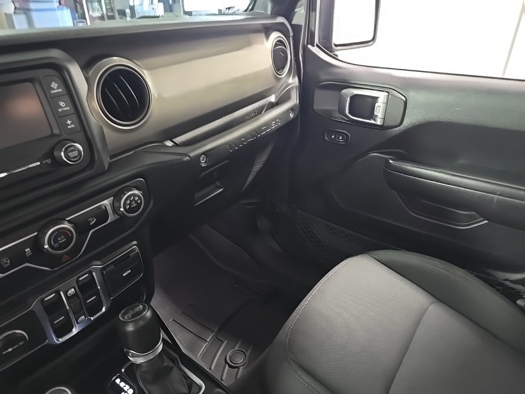 Used 2018 Jeep Wrangler Unlimited Sport AWD/4WD image 25