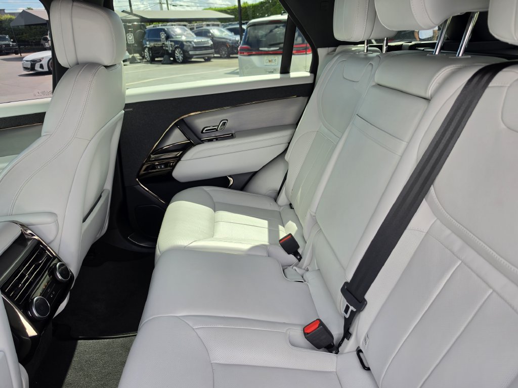 Used 2025 Land Rover Range Rover Sport SE AWD/4WD image 11