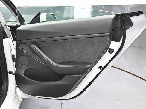 Used 2021 Tesla Model 3 Standard Range Plus image 41