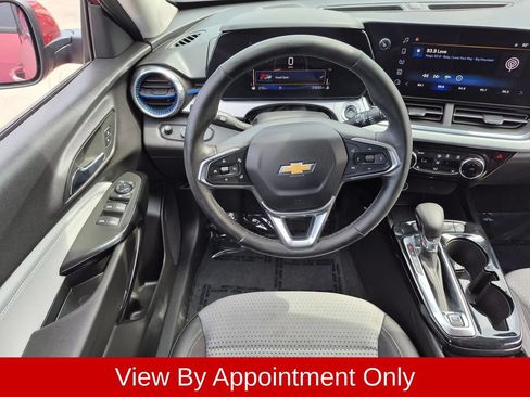 Used 2025 Chevrolet Trax LT w/ LT Convenience Package FWD image 22