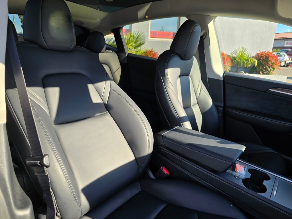 Used 2024 Tesla Model Y Long Range AWD/4WD image 11