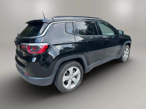 Used 2018 Jeep Compass Latitude w/ Popular Equipment Group FWD image 8