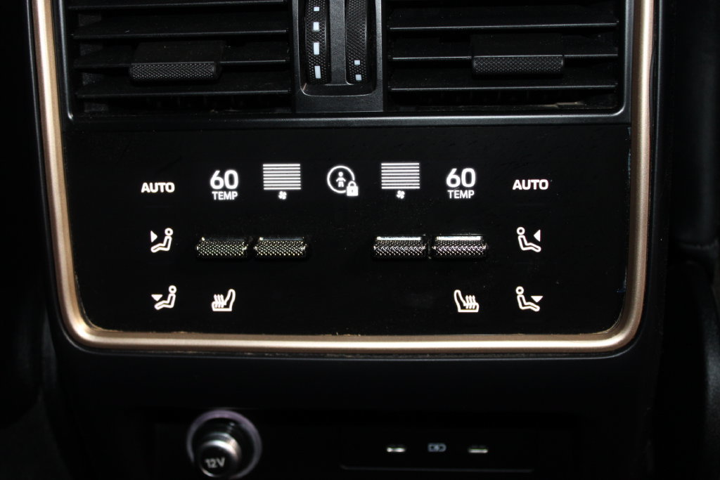 Used 2024 Porsche Cayenne Coupe AWD/4WD image 32
