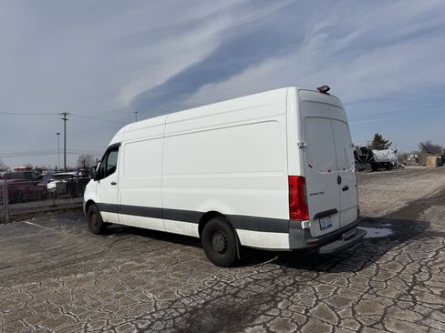 Used 2020 Mercedes-Benz Sprinter 2500 image 4