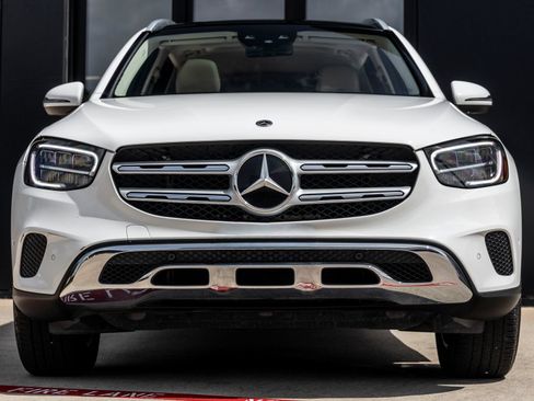 Used 2021 Mercedes-Benz GLC 300 4MATIC w/ Multimedia Package image 4