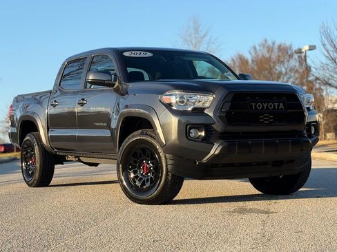 Used 2019 Toyota Tacoma SR5 image 2