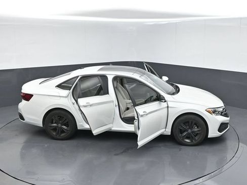 Used 2024 Volkswagen Jetta SE FWD image 58