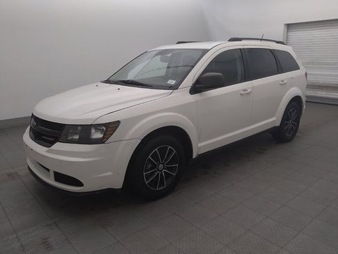 Used 2017 Dodge Journey SE w/ Flexible Seating Group FWD image 2
