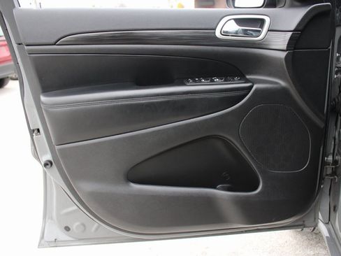 Used 2022 Jeep Grand Cherokee Laredo X image 9