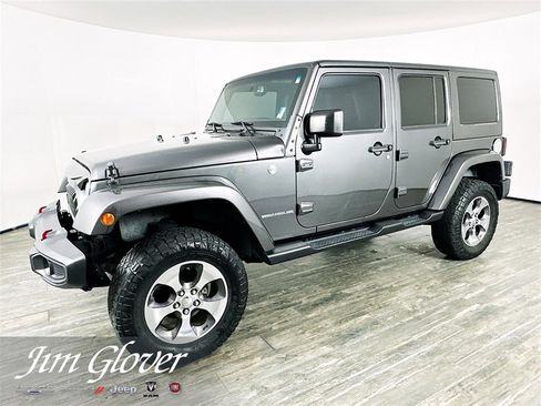 Used 2017 Jeep Wrangler Unlimited Sahara w/ Connectivity Group image 4