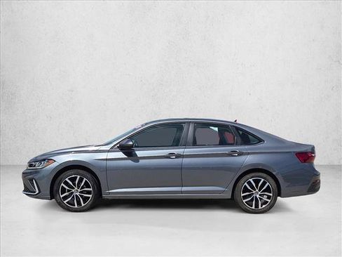 Used 2025 Volkswagen Jetta SE FWD image 9